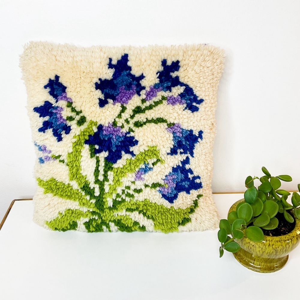 VINTAGE Boho Purple Iris Flower White Cream Pillow - Picture 6 of 6